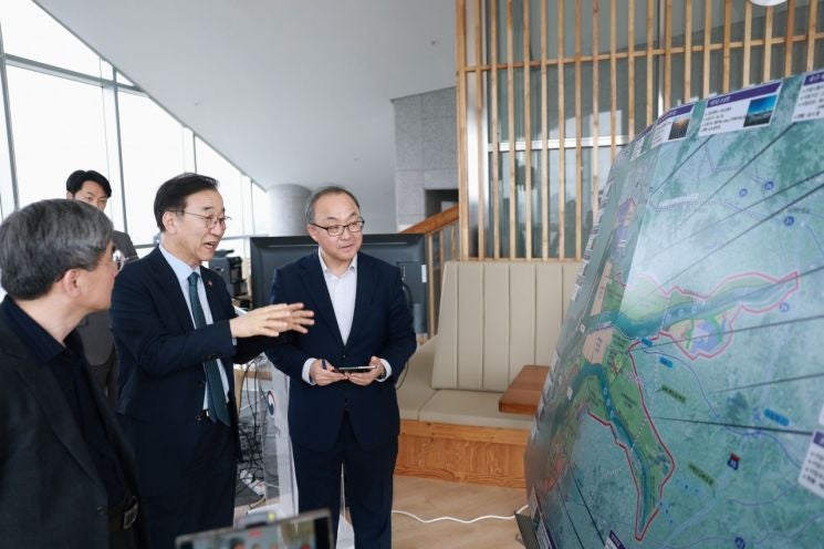 새만금 수소생태계 구축 돕는다…中 찾는 <b>국토장관</b>