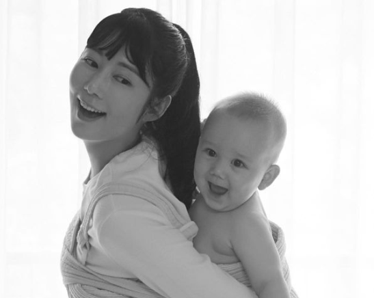 2020년 결혼을 하지 않고 정자를 기증받아 일본에서 아들을 출산한 방송인 사유리.