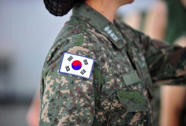 "배 안 나왔잖아" 임신한 여군 대위에 계단 뺑뺑이까지…괴롭힘 시달리다 유산