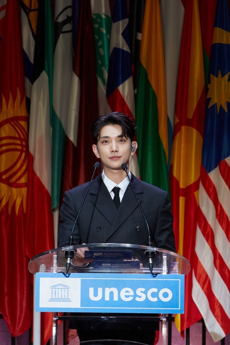 세븐틴 <b>조슈아</b>, <b>유네스코</b> 본부서 청년 응원 <b>연설</b>