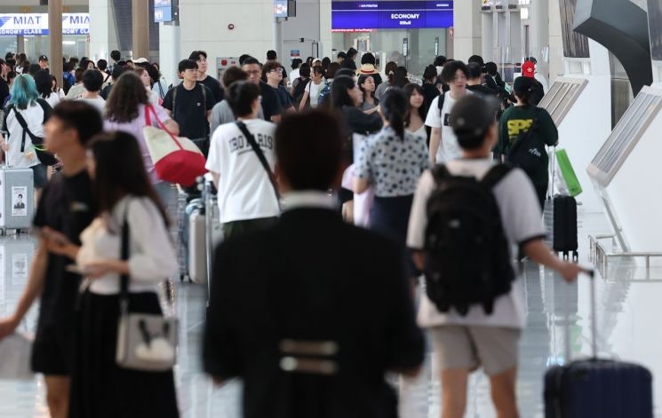 "여보, 43만원 줄어드는데 해외여행 갈까?"…전쟁 끝 분위기에 유류할증료도 '뚝'