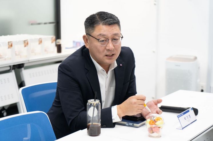 지난 25일 서울 영등포구 문래동 대흥정보 본사에서 박기범 공동대표가 발언하고 있다. 메인비즈협회