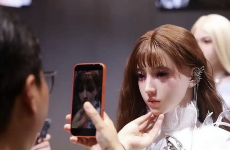 "아이돌 외모 기대했는데, 2억짜리가 왜 이래" 불만 폭주에 결국 할인쿠폰까지