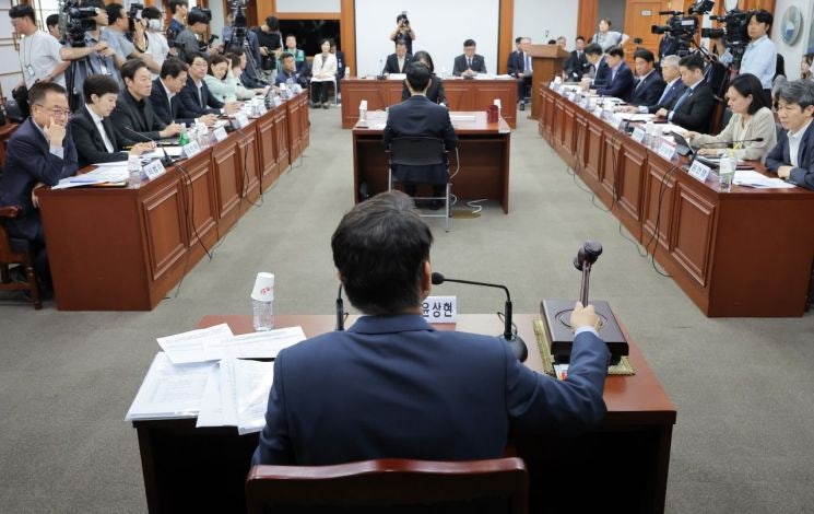 <b>국조특위</b>, 선관위 2차 <b>현장조사</b>…증인·특검 추천두고 여야 공방
