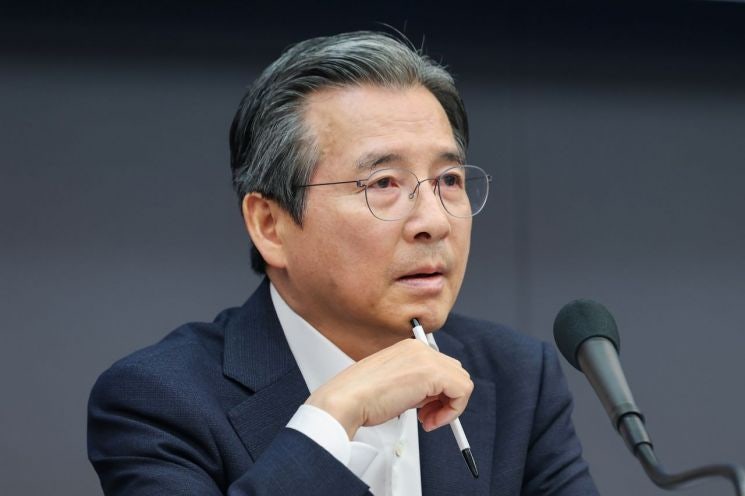 김용범 "<b>레버리지 ETF</b>, F4서 면밀히 <b>점검</b>…필요시 보완 방안 논의"