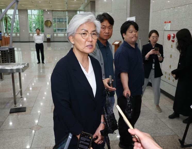 귀국한 <b>강경화 주미대사</b> "쿠팡 이슈, 생각보다 오래 가"(종합)