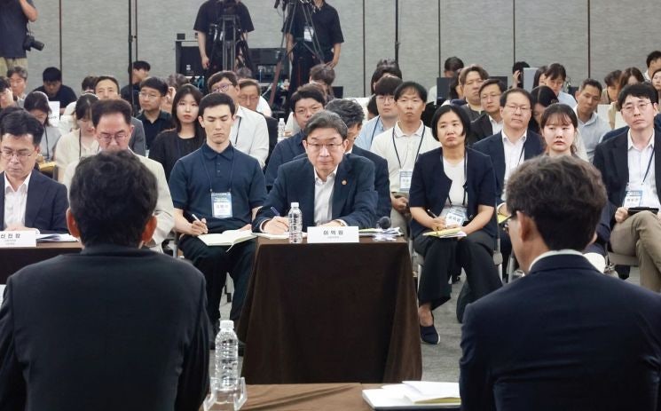 "DSR에 가족 간 차입도 반영해야"…주택<b>금융</b> 해법 놓고 전문가들 '격론...