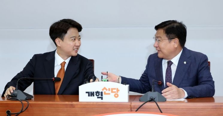 <b>정점식</b>-<b>이준석</b>, 내주 오찬 <b>회동</b>…대여투쟁 등 논의할듯