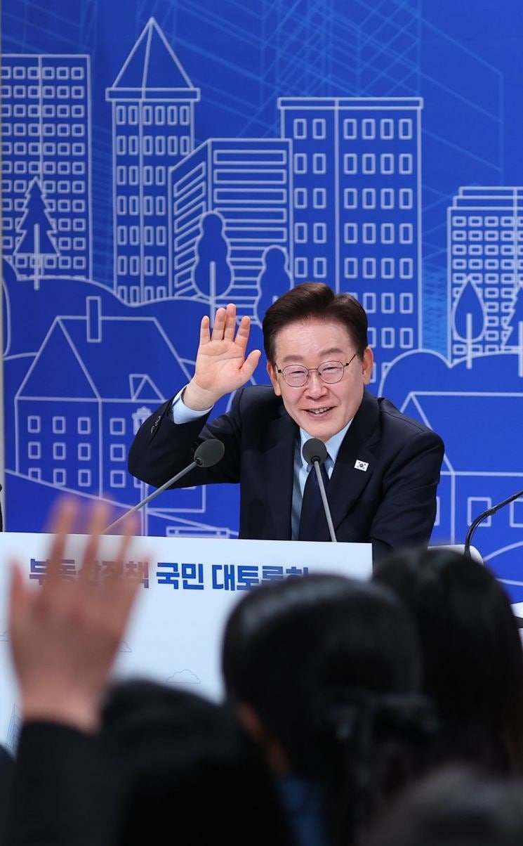 李<b>대통령</b> "<b>보유세</b> 강화엔 대체로 동의…관건은 어디까지, 얼마나"