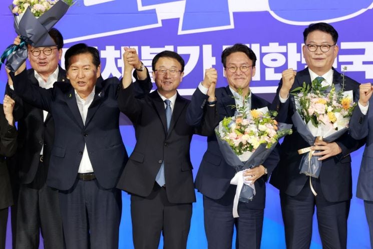<b>민주당</b> 전당대회, 김민석·정청래·송영길 3파전…최고위원은 친명 5명...