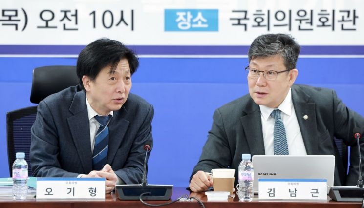 與 "<b>단일종목 레버리지</b>, 상품성 낮춰야…ETF 명칭변경 거론도"