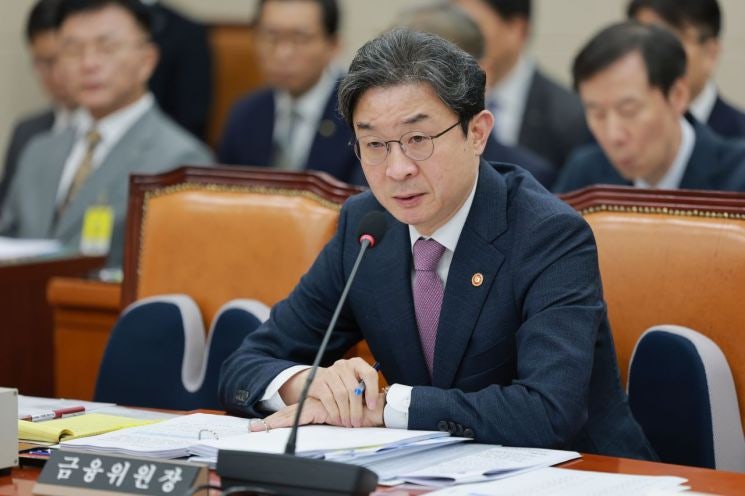 이억원·<b>이찬진</b> "레버리지 ETF발 변동성 책임 무겁게 받아들여"
