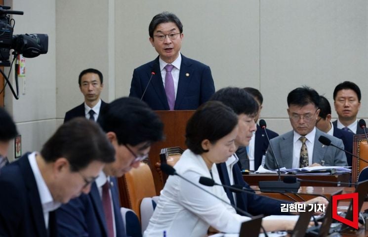 "기획자 누구냐, 사퇴하라" 레버리지 질타에 고개숙인 금융당국(종합)