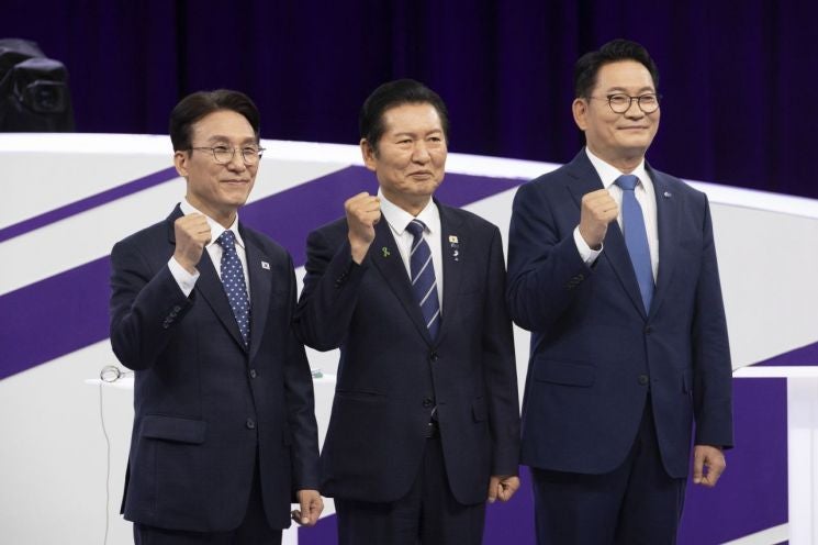 <b>민주 당</b>권주자 첫 <b>TV토론</b>…'민생'·'개혁'·'안정' 키워드로