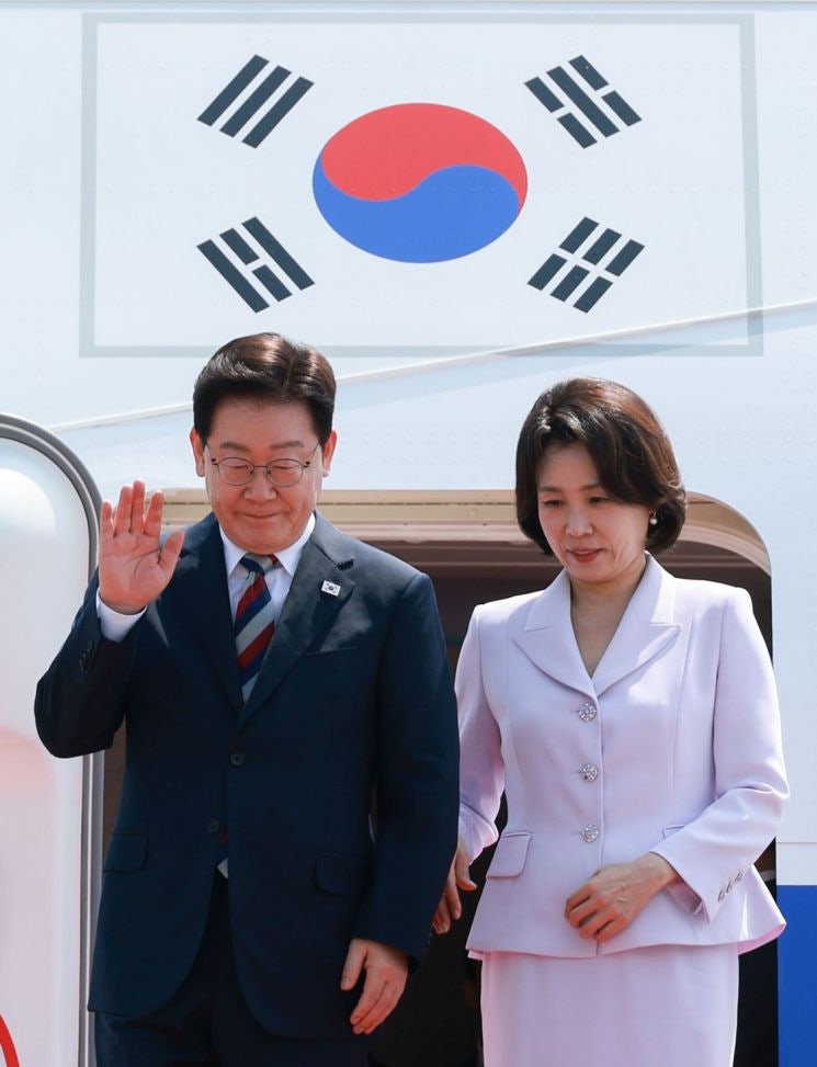 7시간 30분 마라톤 <b>회의</b> 연 李<b>대통령</b> "주택 신속 공급 방안 찾으라"
