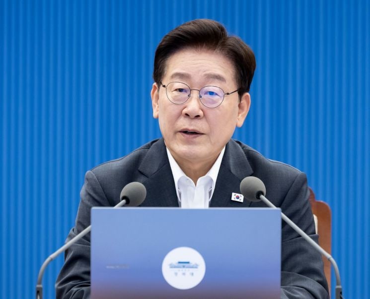 李<b>대통령</b> "4년 중임·연임 개헌…필요시 <b>임기</b> 단축 수용"