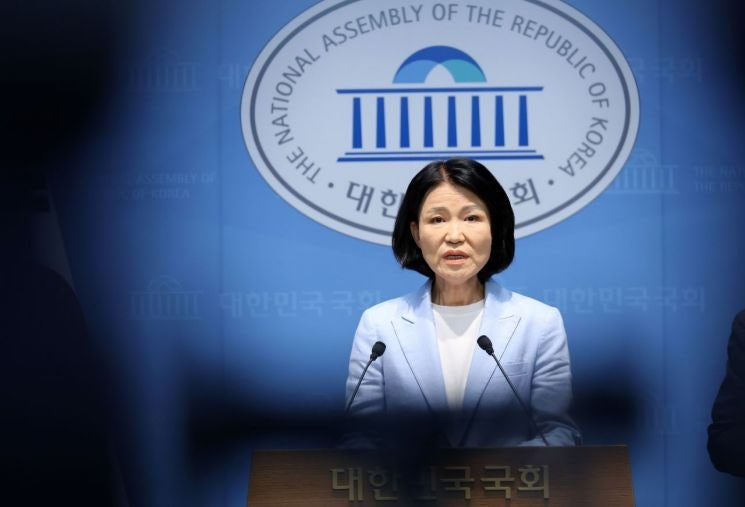 '5·18 폄훼 논란' <b>이진숙</b>, 당 <b>윤리위 제소</b>…국힘은 "징계 검토 안해"