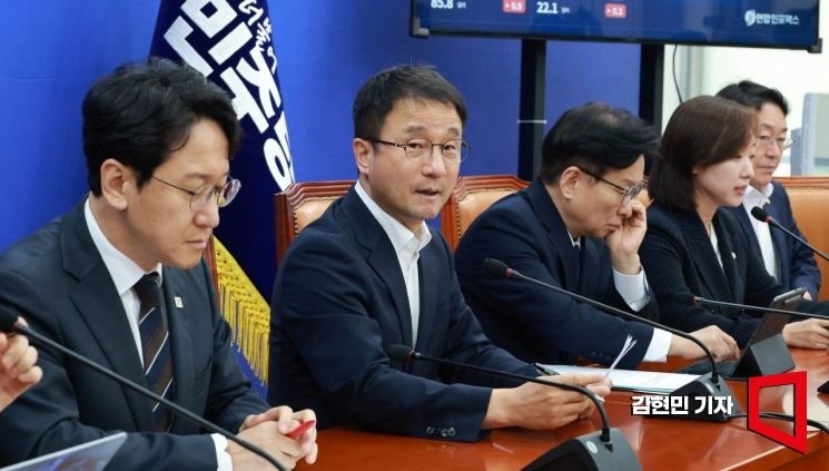 [포토] <b>한병도</b> "<b>용산공원 활용</b>, 미래세대 주택 마련 관점서 논의해야"