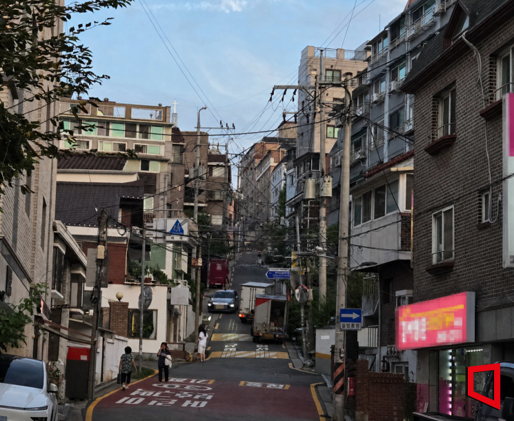 서울 강서구 화곡동 빌라촌. 오래된 빌라와 다세대주택이 가파른 골목을 따라 빼곡히 들어서 있다. 최서윤 기자