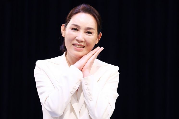 34년 만에 다시 <b>전국</b> 무대…<b>양수경</b> "가수일 때 가장 행복해요"