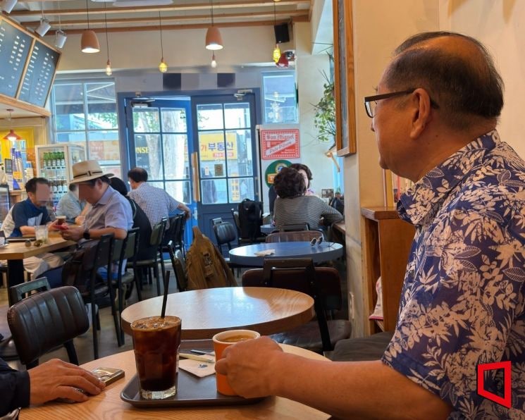 "설명 좀 읽고 누르세요" 한숨 쉬며 돌아서던 발길 붙잡은 '반전'…매출 2배 뛰었다