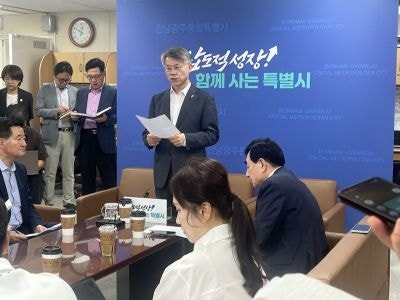벼랑 끝 <b>국립의대</b> '기사회생'…<b>민형배</b> "내가 책임진다"