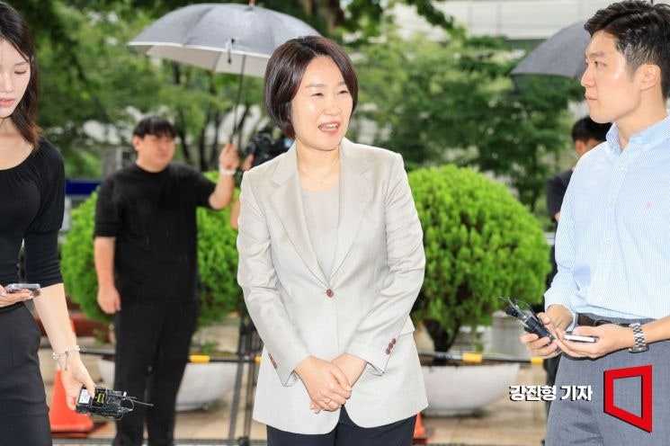 <b>이소영 중기부 장관 후보자</b> "'규제개혁부 장관'이라는 마음으로 규제 완...