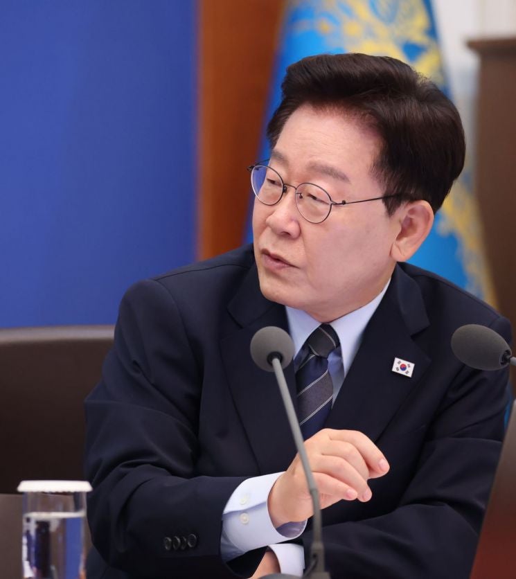 내년부터 <b>기초연금</b> 35만~38만원 차등 지급…저소득 부부 12.4만원↑
