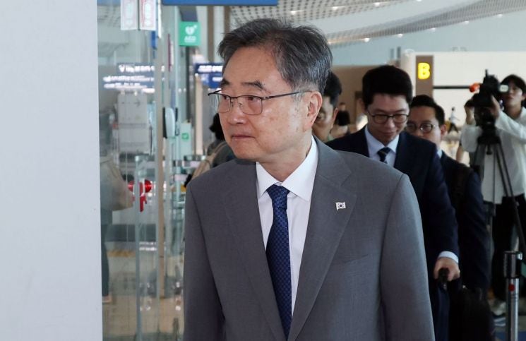 <b>조현</b>, <b>네팔</b> 전격방문…외교장관 회담, <b>실종자</b> 가족 면담