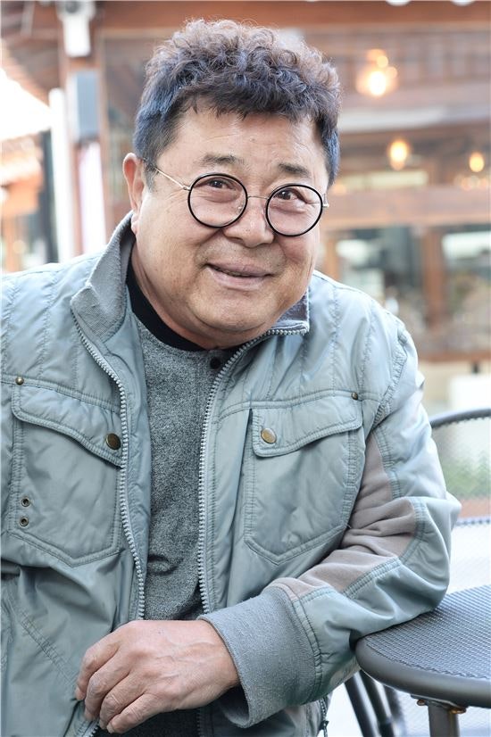 <b>백일섭 사진</b> 30년 <b>무단사용</b>…법원, 주방용품 업체에 "1억원 배상"