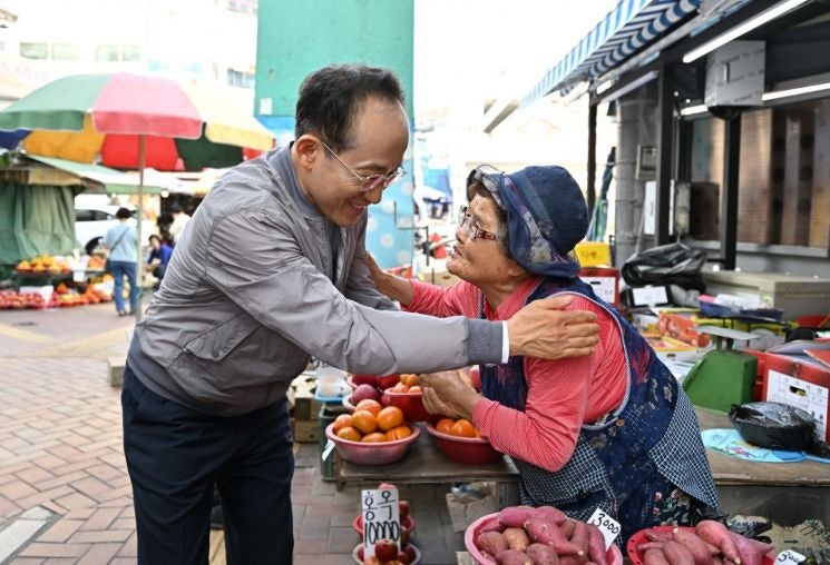 추경호 대구시장 "1000억 규모 대구로페이 발행 전통시장 살리겠다"