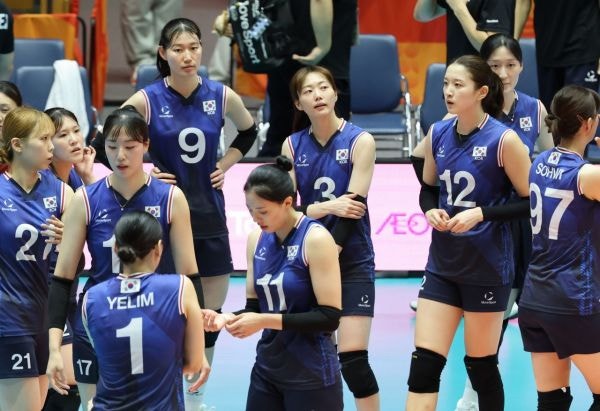 한국 <b>여자 배구</b>, 일본의 벽은 높았다…AG서 0-3 <b>완패</b>