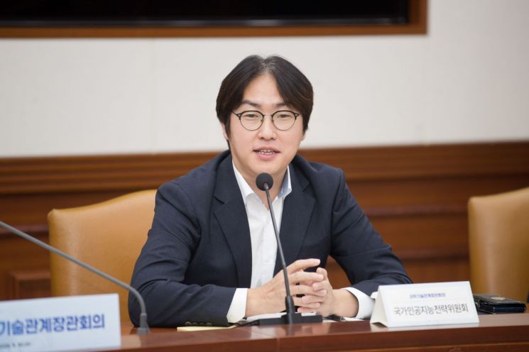 하정우 국가인공지능전략위원회 부위원장이 30일 서울 종로구 정부서울청사 본관 영상회의실에서 열린 '제13회 과학기술관계장관회의'에서 발언하고 있다.연합뉴스