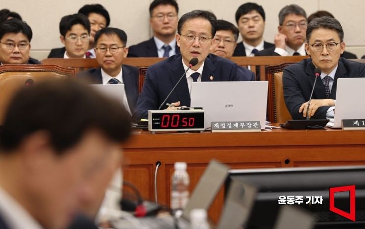 <b>이형일</b> "<b>가상자산 과세</b>, 다양한 의견 폭넓게 수렴할 것"[2026국감]