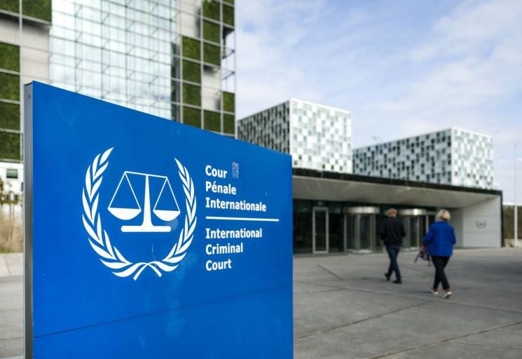 <b>트럼프</b>, 노벨평화상 발표 직후 <b>ICC 제재</b>…유럽 "대화로 풀자"