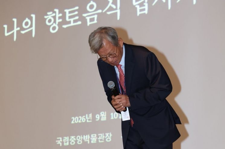 650만명 몰린 국중박, <b>국감</b> 앞두고 악재 줄줄이…<b>유홍준</b> '친일파 유묵' ...