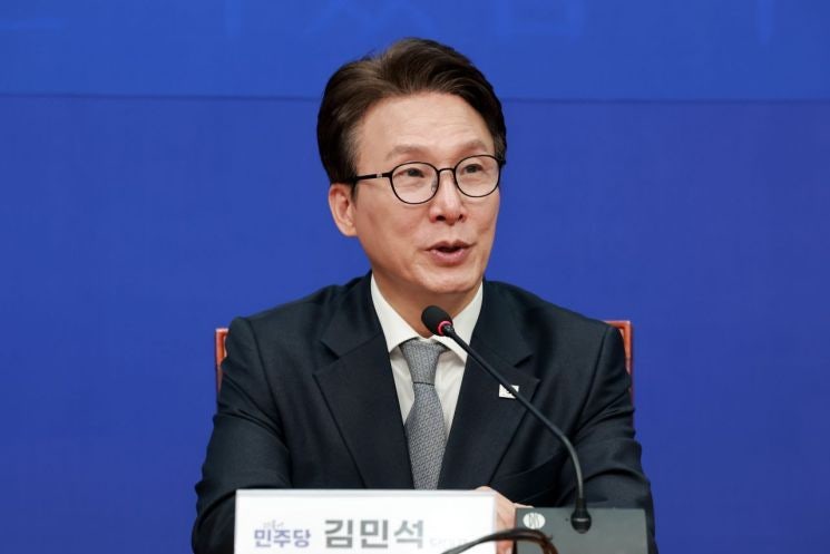 김민석 "<b>조희대</b> 탄핵, <b>국정조사</b> 포함해 차근차근 진행"