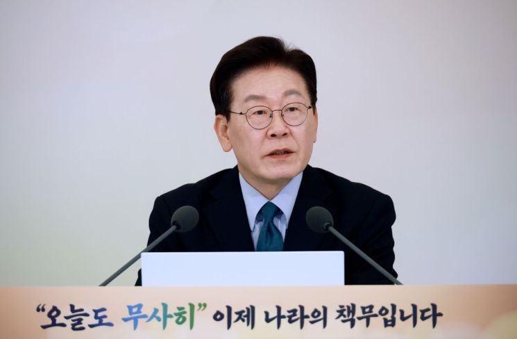李대통령, <b>다문화</b> 논란에 “역차별은 시정해야…내로남불 반감 돌아봐야...