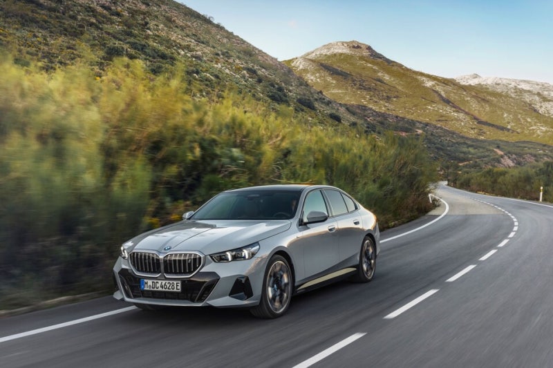 BMW, i5 eDrive40 국내 주행거리 늘렸다 '399㎞→459㎞'