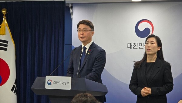 류제명 과학기술정보통신부 제2차관이 29일 정부서울청사에서 진행된 브리핑에서 'KT·LG유플러스 침해사고 최종 조사결과'를 발표하고 있다./사진=권용삼 기자