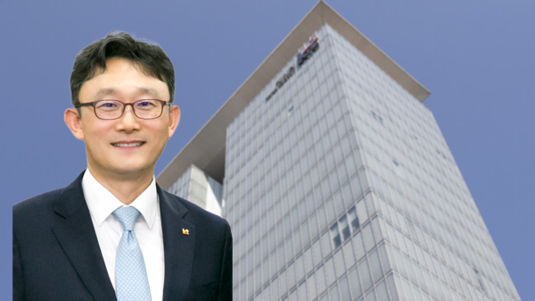 박윤영 전 KT 기업부문장 사장과 KT 사옥 전경./사진 제공=KT