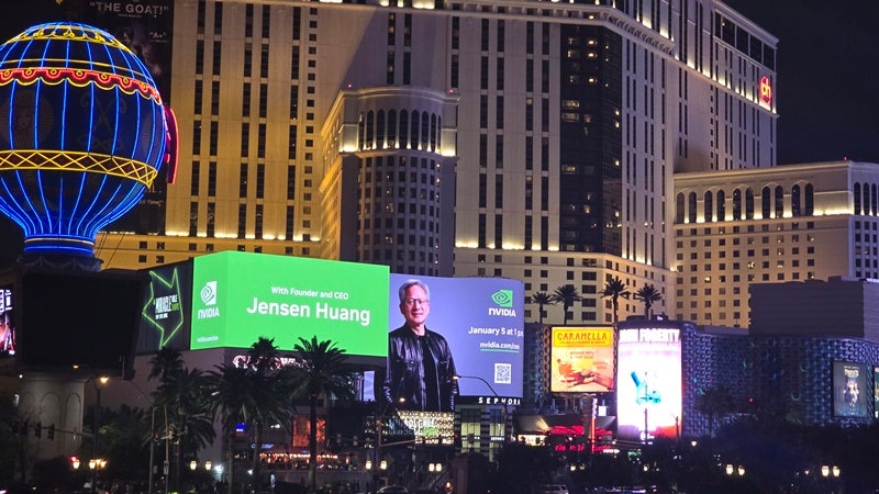 4일(현지시간) 미국 라스베이거스 옥외 광고판에서 젠슨 황 엔비디아 최고경영책임자의 특별 연설을 알리는 영상이 상영되고 있다./사진=권용삼 기자 