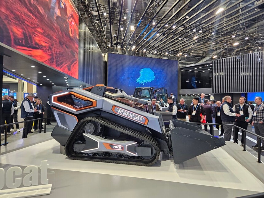 두산밥캣 부스에 전시된 '로그X3(RogueX3)' /사진=최지원 기자