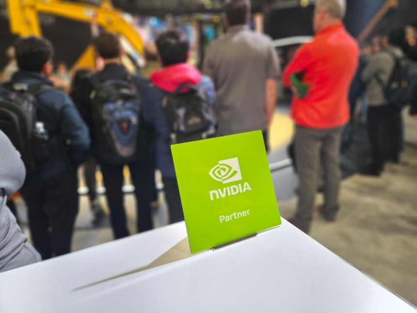 'CES 2026'에 조성된 캐터필러 전시부스에 엔비디아 로고 배너가 배치돼 있다./사진=최지원 기자