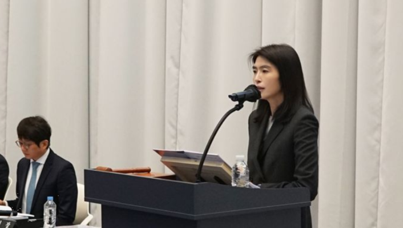 정신아 카카오 대표가 26일 제주특별자치도 제주시에 위치한 카카오 본사 스페이스닷원에서 열린 제31기 정기 주주총회에서 주주들의 질문에 답변하고 있다./사진 제공=카카오