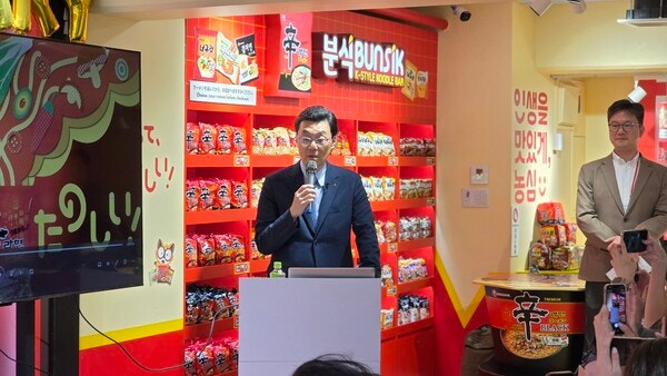 김대하 농심재팬 법인장(부사장)이 지난 15일 도쿄 하라주쿠 ‘신라면 분식’에서 열린 기자간담회에 참석해 농심재팬과 신라면의 일본 내 성장세에 대해 설명하고 있다/사진=김가영 기자