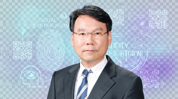 염흥열 한국디지털인증협회장 /사진 제공=한국디지털인증협회. 생성형 AI(구글 제미나이)의 도움을 받아 제작한 이미지입니다.