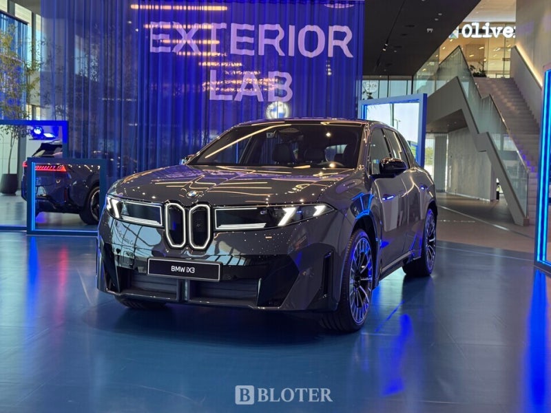 신형 iX3 운전해보니...기존 BMW 전기차와 차별화됐다[카미경]