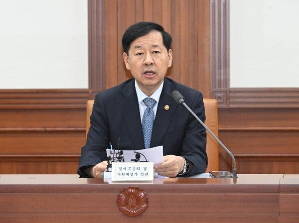 하나은행 딜링룸 찾은 구윤철…24시간 외환시장 개방 기대효과