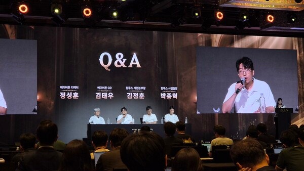 (왼쪽부터)정성훈 에이버튼 디렉터, 김태우 에이버튼 CD, 김정훈 컴투스 사업본부장, 박종혁 컴투스 사업팀장/사진=최이담 기자